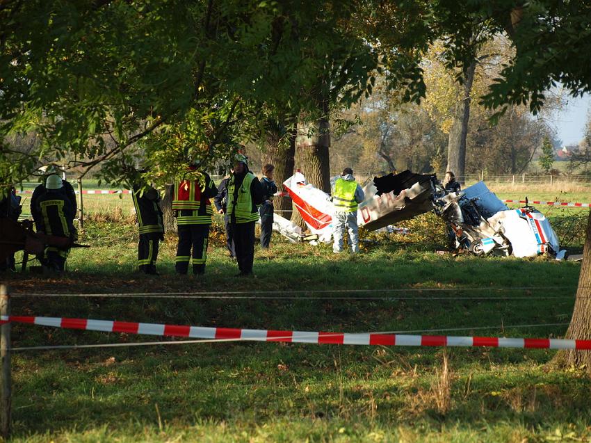 Kleinflugzeug abgestuerzt Sankt Augustin Meindorf P063.JPG